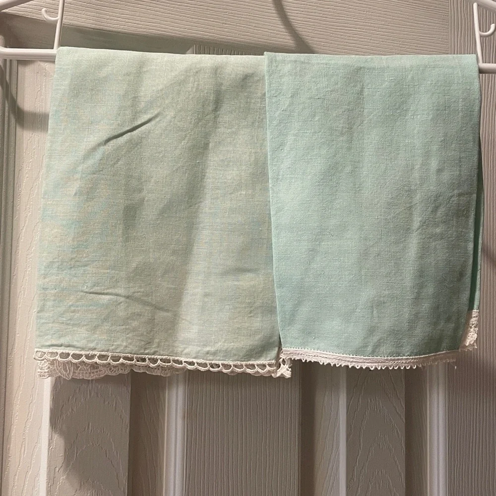 Vtg Elegant Lace Trimmed Mint Green Hand Towels. Different. It complementary.